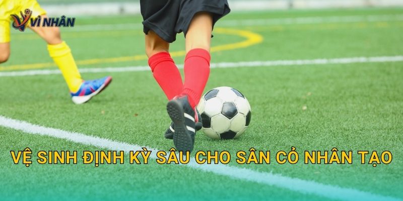 Vệ sinh định kỳ sâu cho sân cỏ nhân tạo
